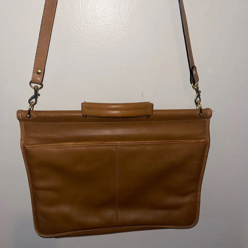 Classic Tan Leather Unisex Leather Messenger Bag